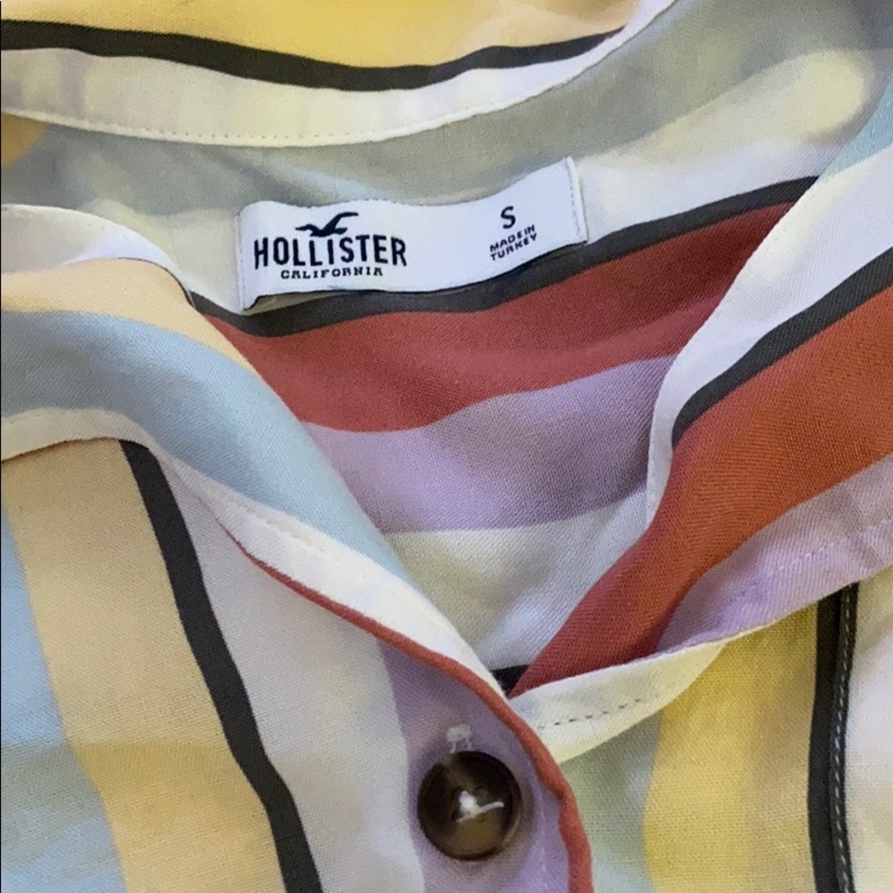 Hollister vacation style shirt - Picture 2 of 3